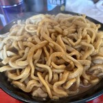 ラーメン二郎 - 麺の天地返し。スープ吸いまくってウマし色！
