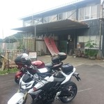 Tenni Za - とても雰囲気のあるお店です♪
                        駐車場が広いのでバイクでも車でも行きやすいです^^