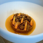 レスピラシオン - ⓮あんぽ柿みかん（デザート）
      〜あんぽ柿と富有柿をみかんジュースで煮詰めて固め、黒糖クランブルと焼いたみかんのジュース、炭化させたみかんの皮パウダー