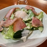 福一 - 石垣島ベーコンと温玉のサラダ