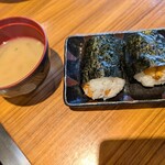 六三 - 天むすと味噌汁（写真の天むすは2人分、味噌汁は1人分）