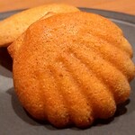 Crony - 北海道三笠 燻製したマドレーヌ