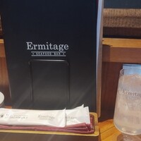 Seafood bar Ermitage 横浜鶴屋町店 - おしぼりにTheATTACHMENTロゴが！