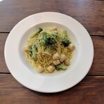 CAFE HUSET - 小柱とブロッコリーのジェノベーゼクリームパスタ(麺少なめ)