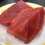 いづつや 児島店 - 本マグロ¥300外　美味い。いづつや児島店はネタが大きくて新鮮で安い。この日は豪遊してしまったがリーズナブルに楽しむこともできる。おすすめの回転寿司。