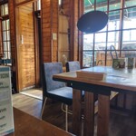 カフェ パブ ハウス シュガー - お隣の席はご予約席になっていました。