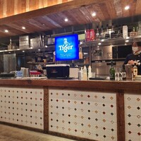 シンガポール・シーフード・リパブリック 大丸梅田 - 店内