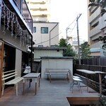 cafe uwaito - 入口にテラス席があります