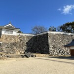 烏城カフェ - 壮麗な石垣