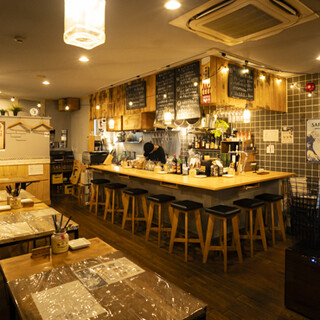 温かみのある手作りのインテリアやオーナー直筆のアートが魅力♪