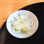 やぶ善 - 薬味の葱は別皿での提供。