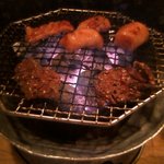 焼肉 ホルモン道場 闇市肉酒場 - 焼いてます♪