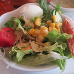 Hoteru Taun - 茹で卵入りサラダ