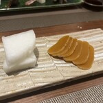 ひたち野いしざき - あとカラスミも。日本人しか知らないのではないか、この世界は。海外にもあるのでしょうね、その国の食通しか知らない酒の神髄が。