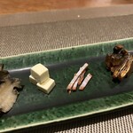 ひたち野いしざき - アワビ　チーズ　クチコ　ヘシコ　これで酒を飲むのが一番　クチコが私のNo.1だが、鮑もおいしい…チーズも味変で良い