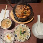 胡椒饅頭PAOPAO - 石焼きまーぼーチャーハンセット