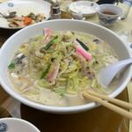 会楽園 - 麺料理はやはり長崎ちゃんぽん。
 
スープはまろやかなコクと魚介の旨みが効いた味わいで炒め野菜特有のほんのりと香ばしい風味が感じられるお店自慢の一品です。
 