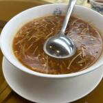 会楽園 - スープは定番のフカヒレスープです。