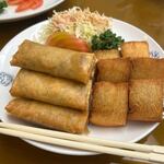 会楽園 - 揚げ物は中華春巻とハトシ、ハトシは海老と豚肉のミンチをパンに包み揚げた料理。
 
ハトシは私の好みの一品なんでワインが進みました。