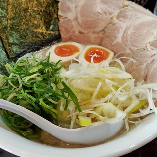 厚木豚骨ラーメン『うまか丸』ジンジャーの効いたチャーシュー丼