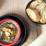 ビーフキッチンスタンド - カキのアヒージョ＋バケット二人前