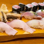 光寿司 - 2025.2 握り（カンパチ、天然ひらめ、穴子、釣りアジ）と中トロ鉄火