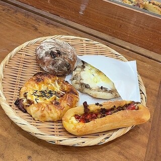 ドン助 写真 : パン家のどん助 （パンヤノドンスケ） - 東新宿/パン