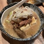 あぶり清水 - もつ煮豆腐　605円