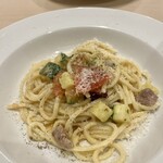 Uomi - サルシッチャと野菜のペペロンチーノ