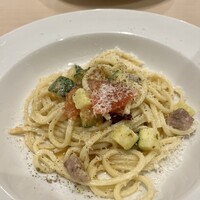 Uomi - サルシッチャと野菜のペペロンチーノ