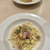 Uomi - サルシッチャと野菜のペペロンチーノ