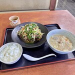 うんの食堂 - ニラレバ炒め定食(\970)・半ライス　半豚汁(\390)