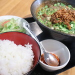 四川大衆 ハオワール - 麻辣麺、サラダ、ライス、麻辣粉