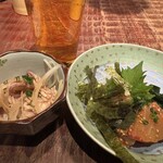 焼とりの八兵衛 - 小鉢の酢もつと胡麻かんぱち