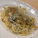 オルカの住処 - たっぷりシラスとレモンのスパゲッティ