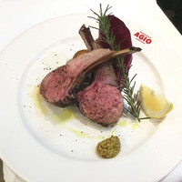 骨付き仔羊肉の炭火焼き（2本）
