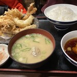 天ぷら大吉 - こちらはオットのボリュームセット