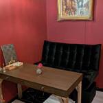 魔女の煙突 - ソファー席