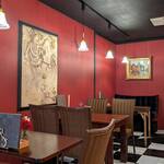 魔女の煙突 - テーブル席