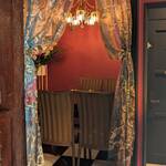 魔女の煙突 - テーブル席