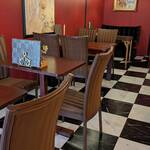 魔女の煙突 - テーブル席