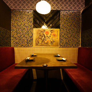 和モダンな雰囲気で素敵なお食事を。完全個室完備しております。