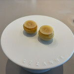 SEZANNE - アミューズ：コンテとシュー生地