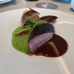 SEZANNE - ⑧：めぐみ鴨（愛知県）　金時人参　メークイン　金時人参の葉っぱのソース　鴨の内臓を使ったソース