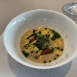 SEZANNE - ⑨：鴨のスープ　コンソメ　ニラオイル　鴨のもも肉　ショートパスタ