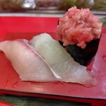 立喰 さくら寿司 - おすすめ3貫　ハマチ、ヒラメ、中落ち