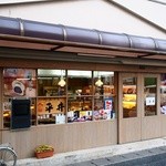 平井製菓 - 駅前店よりはるかに立派な店構え、品揃えが違います
