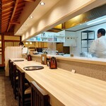 揚げもの処 かつひろ - カウンター席（店舗内観）