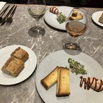 285354543 - 前菜の鶏レバー 西京味噌 ブリオッシュと2杯目のワイン