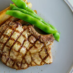 Y.Y.G. Brewery & Beer Kitchen - 骨付上州もち豚のグリル